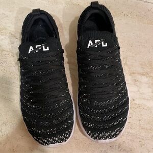 APL Black and White athletic shoes Size 7.5